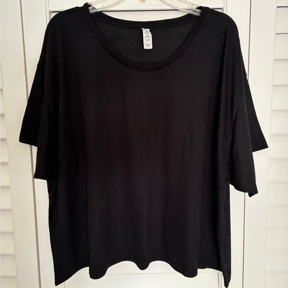 Bella Flowy Relaxed Fit  lack Crop Top